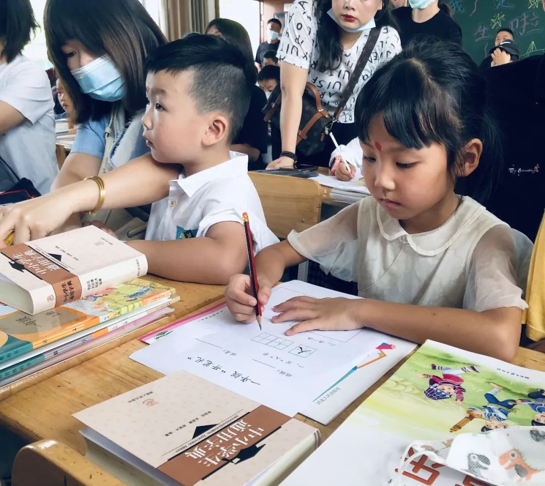 常德市常英英华学校,常德英华学校,英华学校,民办学校,常德民办小学,常德民办初中